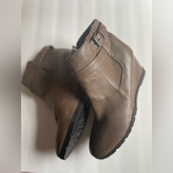 Women Unisa Wedge heel booties. Size 11. New - Picture 5 of 7